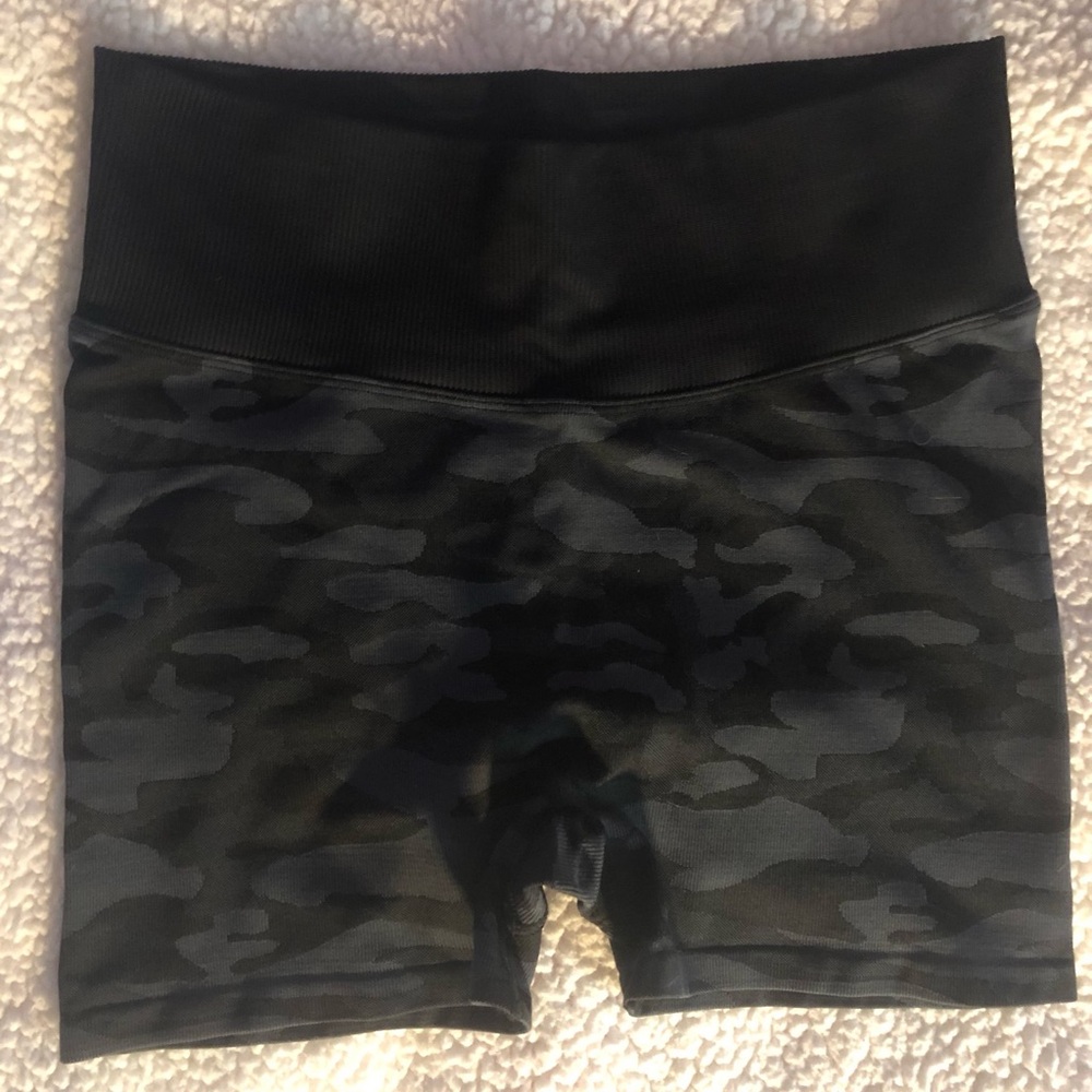 Victoria's Secret PINK Black & Gray Scrunch Butt Bike Shorts